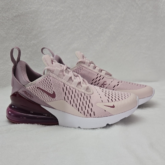 Nike Air Max 270 in Barely